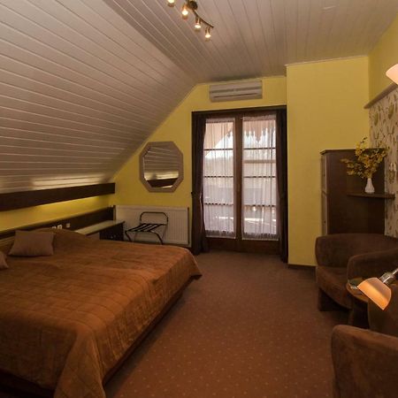 Hasik Hotel Magyarpolany Екстер'єр фото