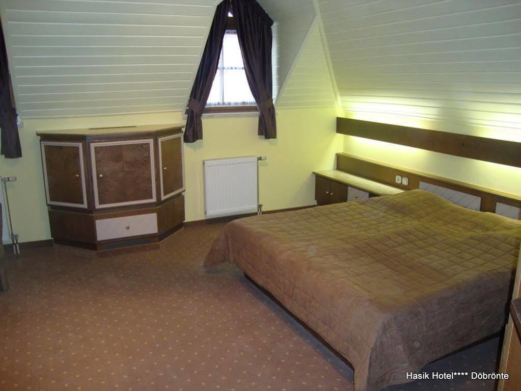 Hasik Hotel Magyarpolany Екстер'єр фото