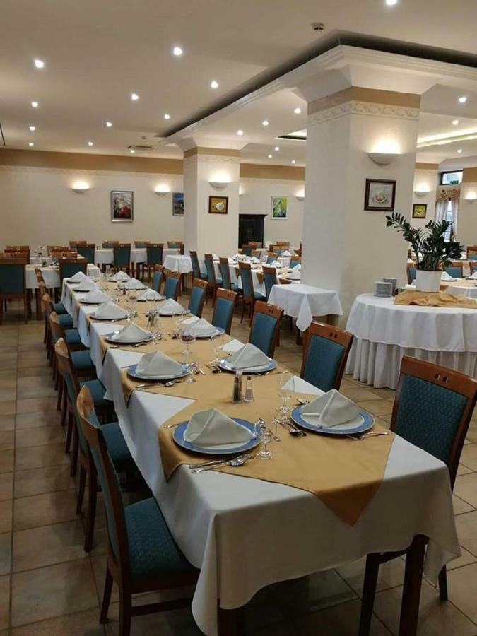 Hasik Hotel Magyarpolany Екстер'єр фото