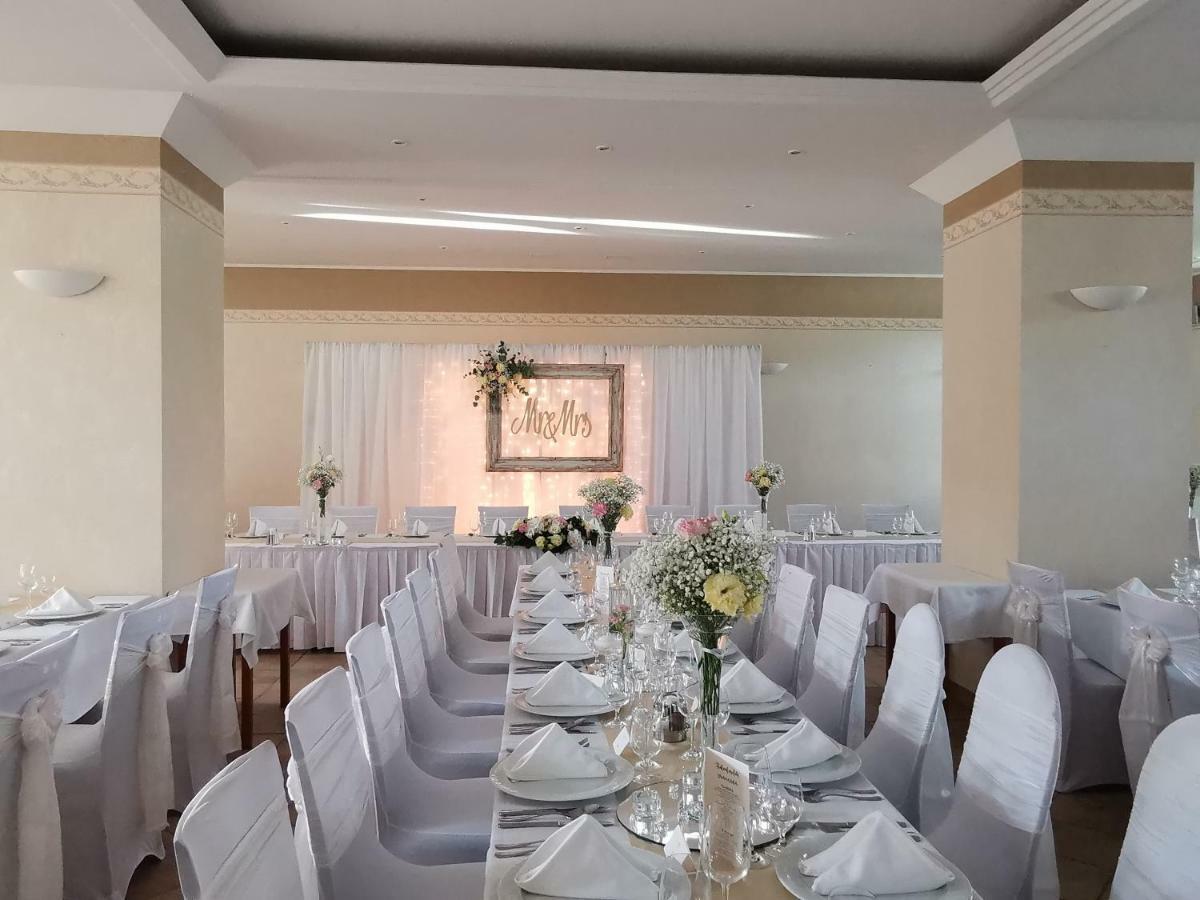 Hasik Hotel Magyarpolany Екстер'єр фото