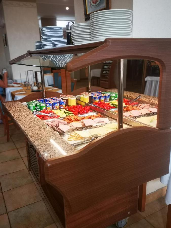 Hasik Hotel Magyarpolany Екстер'єр фото